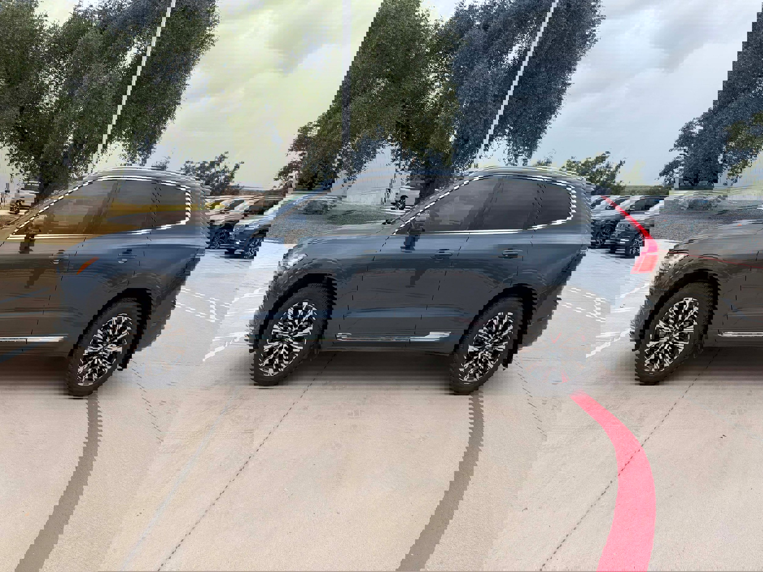 Certified 2023 Volvo XC60 B5 Plus w/ Climate Package image 3