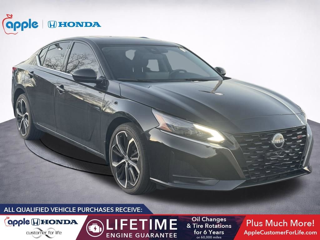 Used 2024 Nissan Altima 2.5 SR w/ SR Premium Package image 1