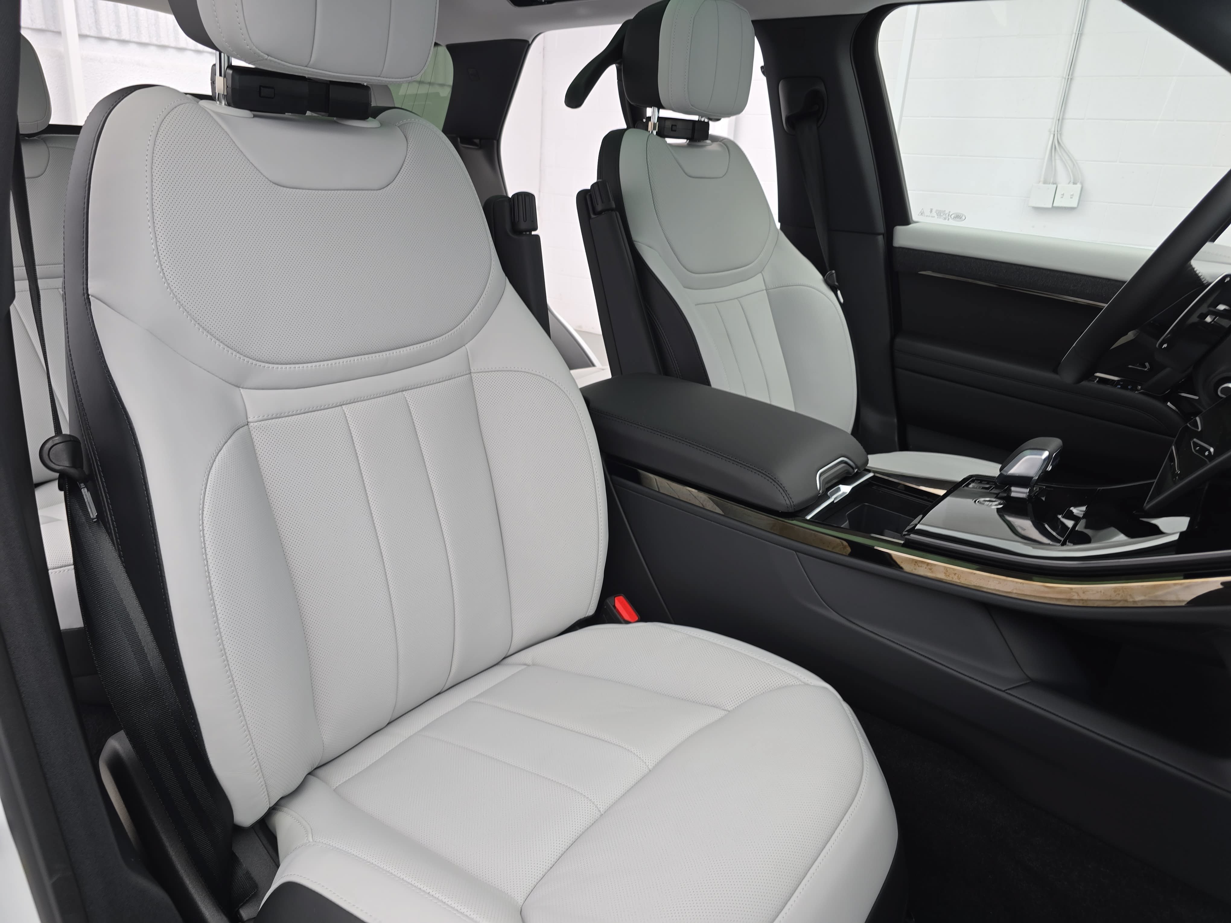 New 2026 Land Rover Range Rover Sport Dynamic SE AWD/4WD image 10