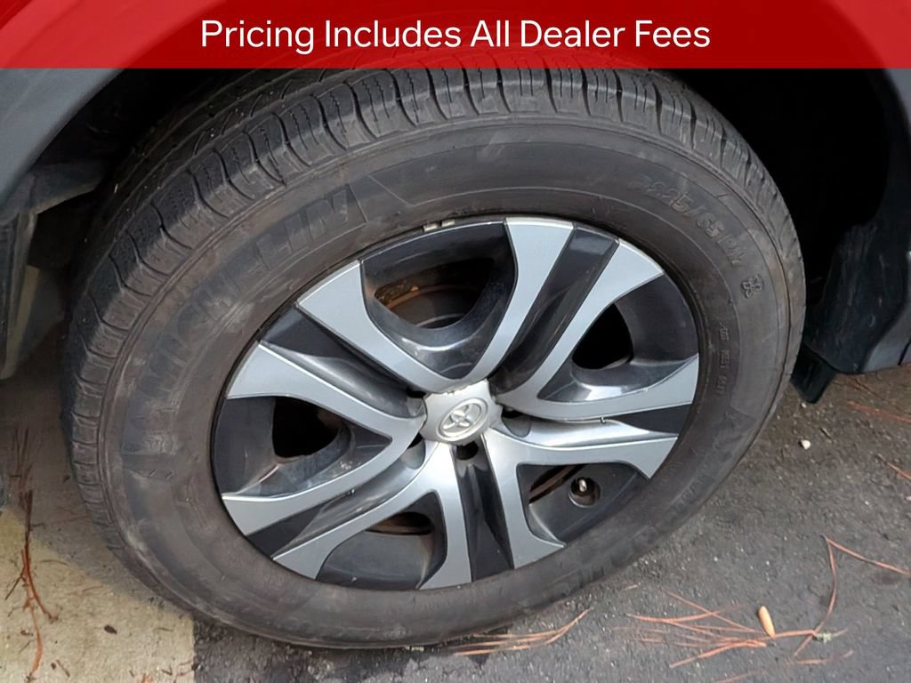 Used 2018 Toyota RAV4 LE FWD image 8