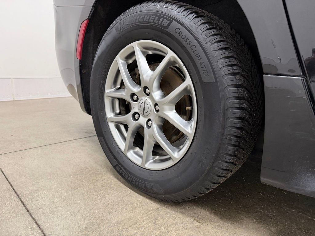 Used 2021 Chrysler Pacifica Touring w/ Cold Weather Group FWD image 13