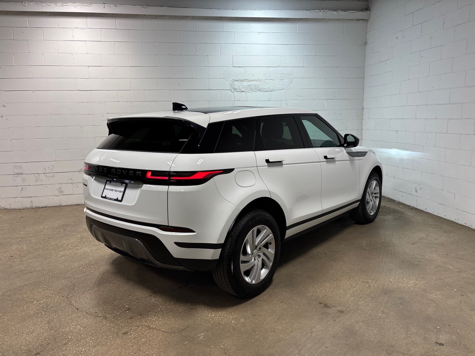 Used 2026 Land Rover Range Rover Evoque S AWD/4WD image 6