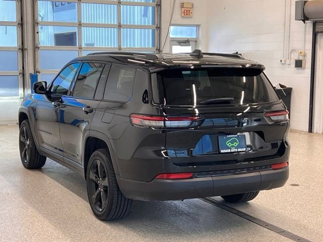 Used 2025 Jeep Grand Cherokee L Altitude AWD/4WD image 7
