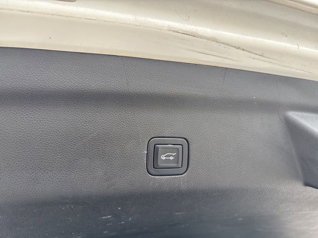 Used 2023 GMC Yukon SLT image 13