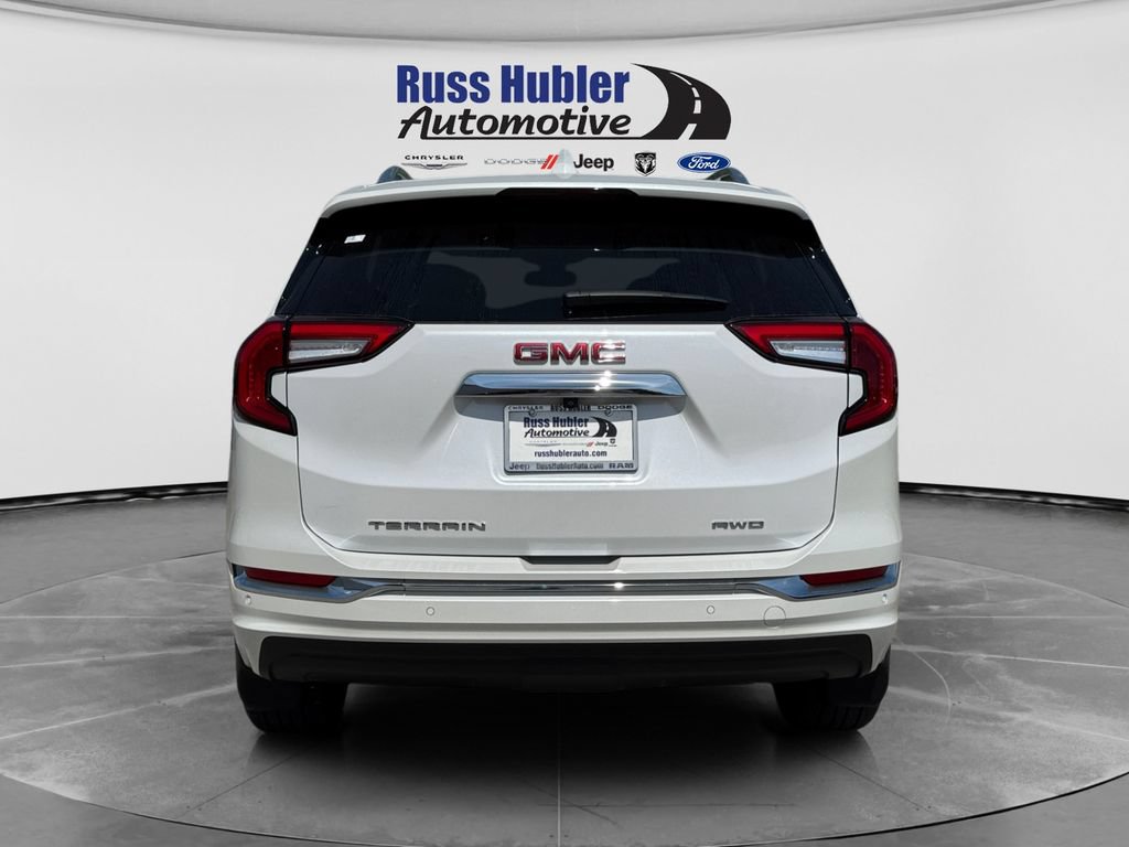 Used 2024 GMC Terrain Denali w/ Denali Premium Package AWD/4WD image 4