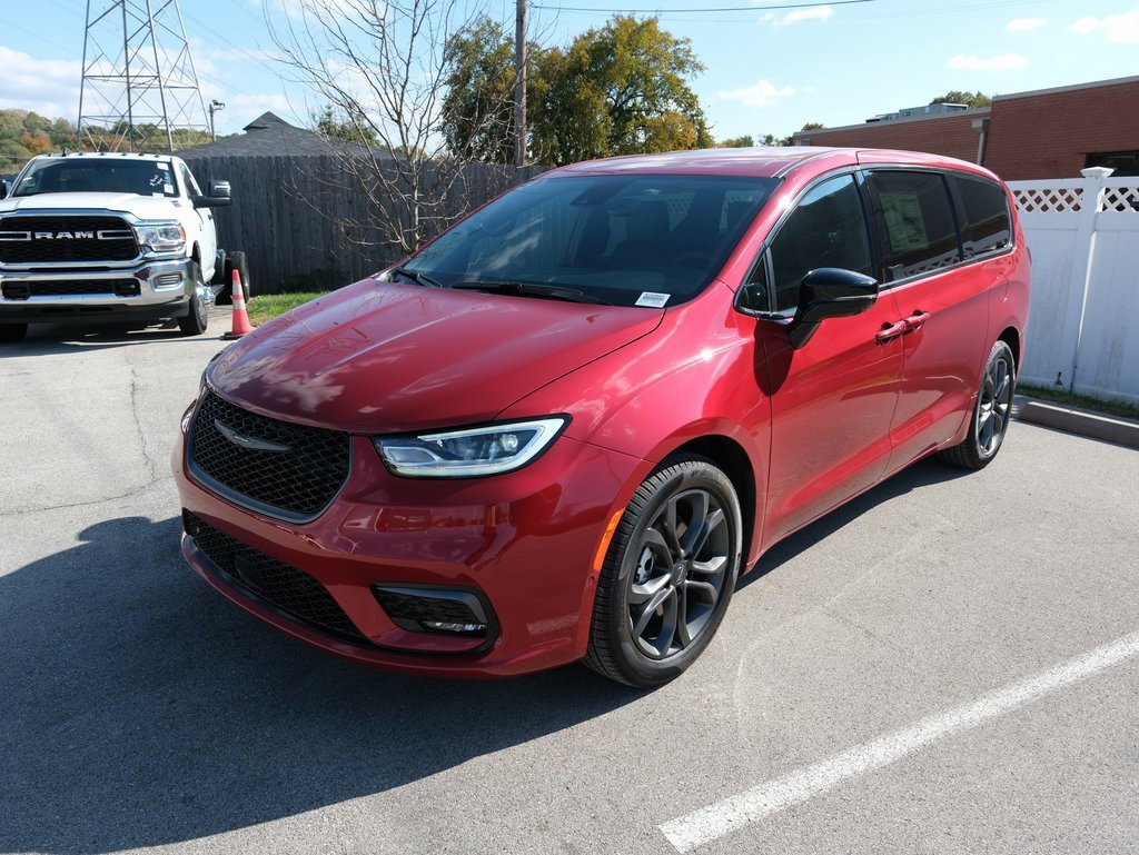 New 2026 Chrysler Pacifica Select image 12