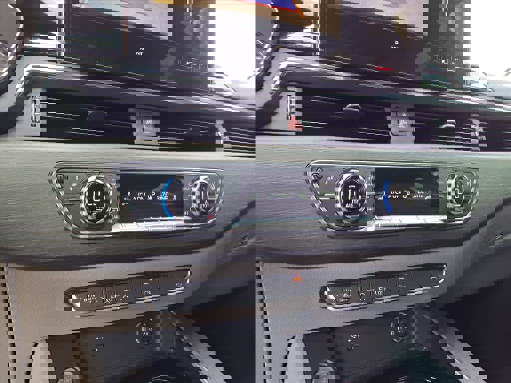 Used 2021 Audi A4 2.0T Premium w/ Convenience Package image 14