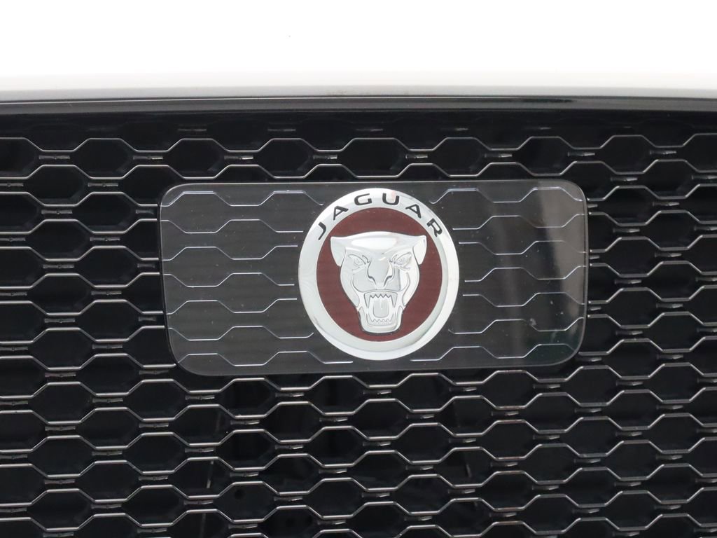 Used 2019 Jaguar F-PACE R-Sport AWD/4WD image 9
