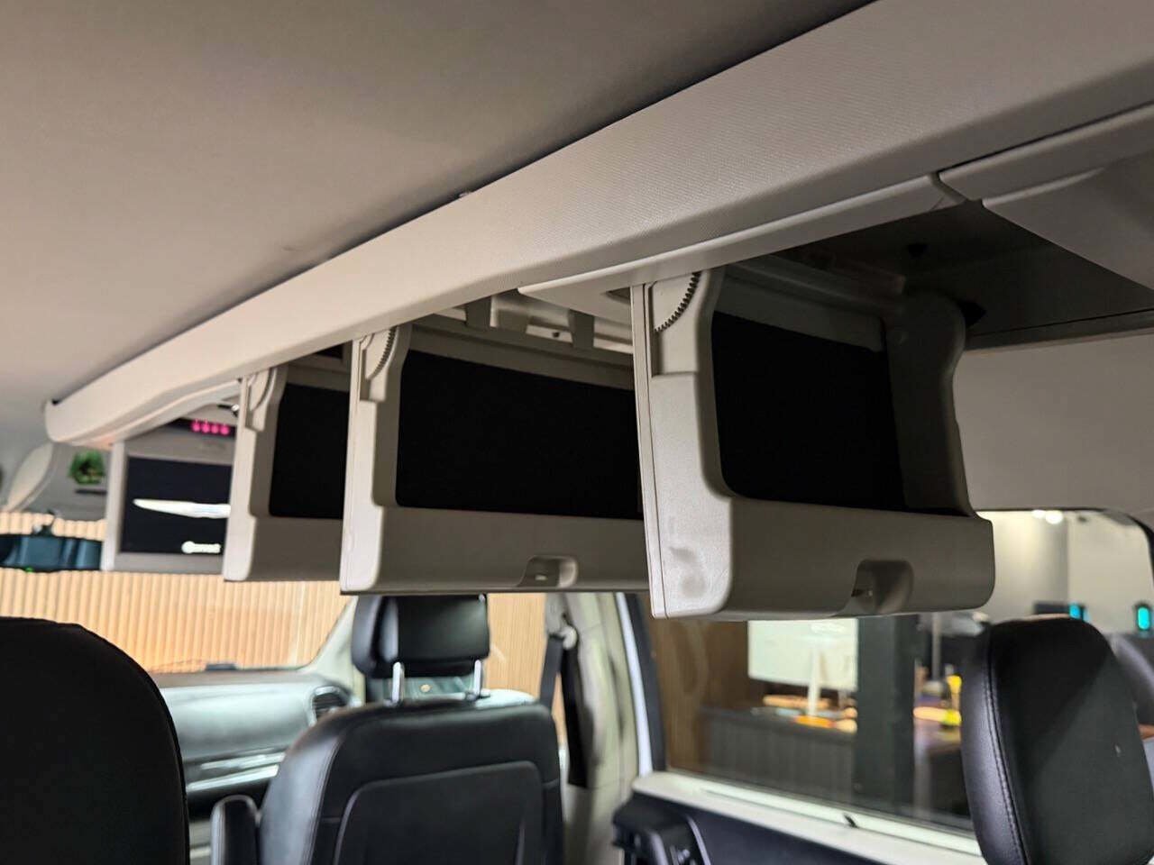 Used 2015 Chrysler Town & Country Touring w/ Driver Convenience Group FWD image 15