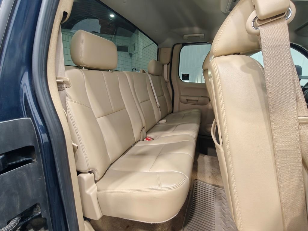 Used 2011 GMC Sierra 3500 SLT w/ SLT Convenience Package AWD/4WD image 33