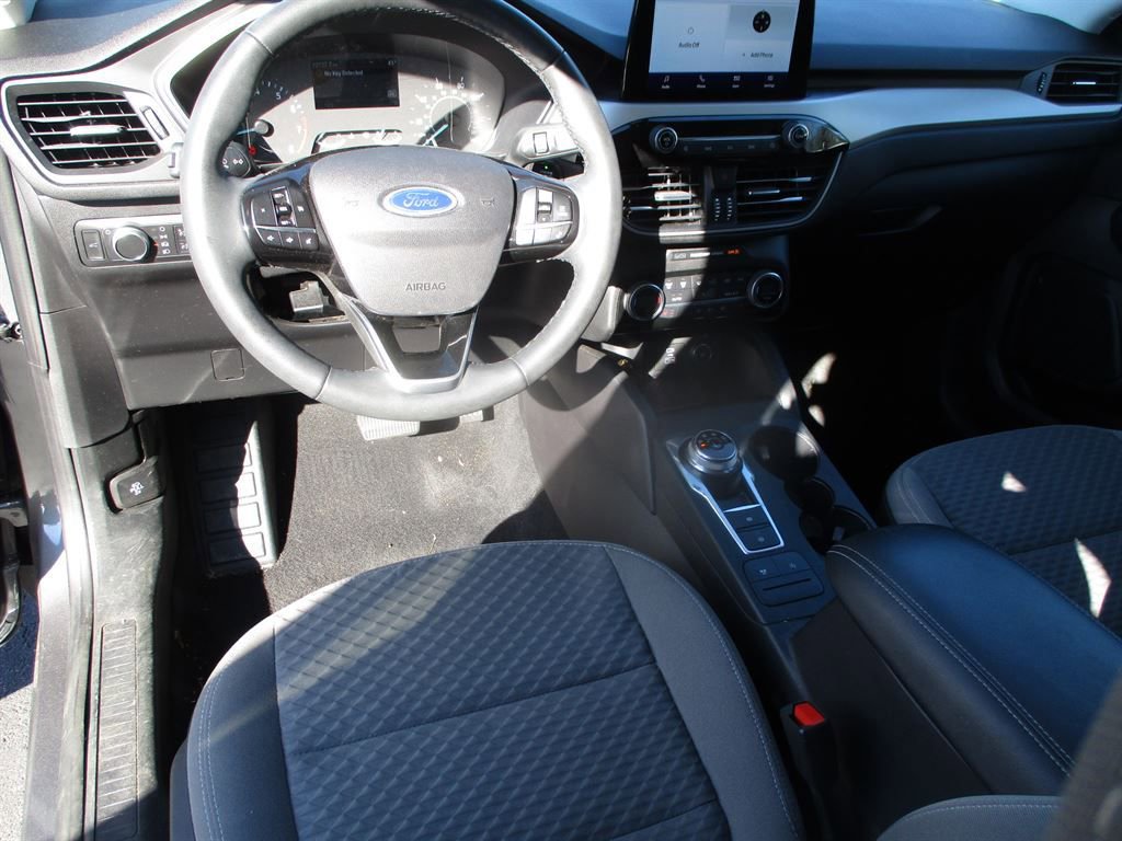 Used 2021 Ford Escape SE w/ SE Sport Appearance Package image 6