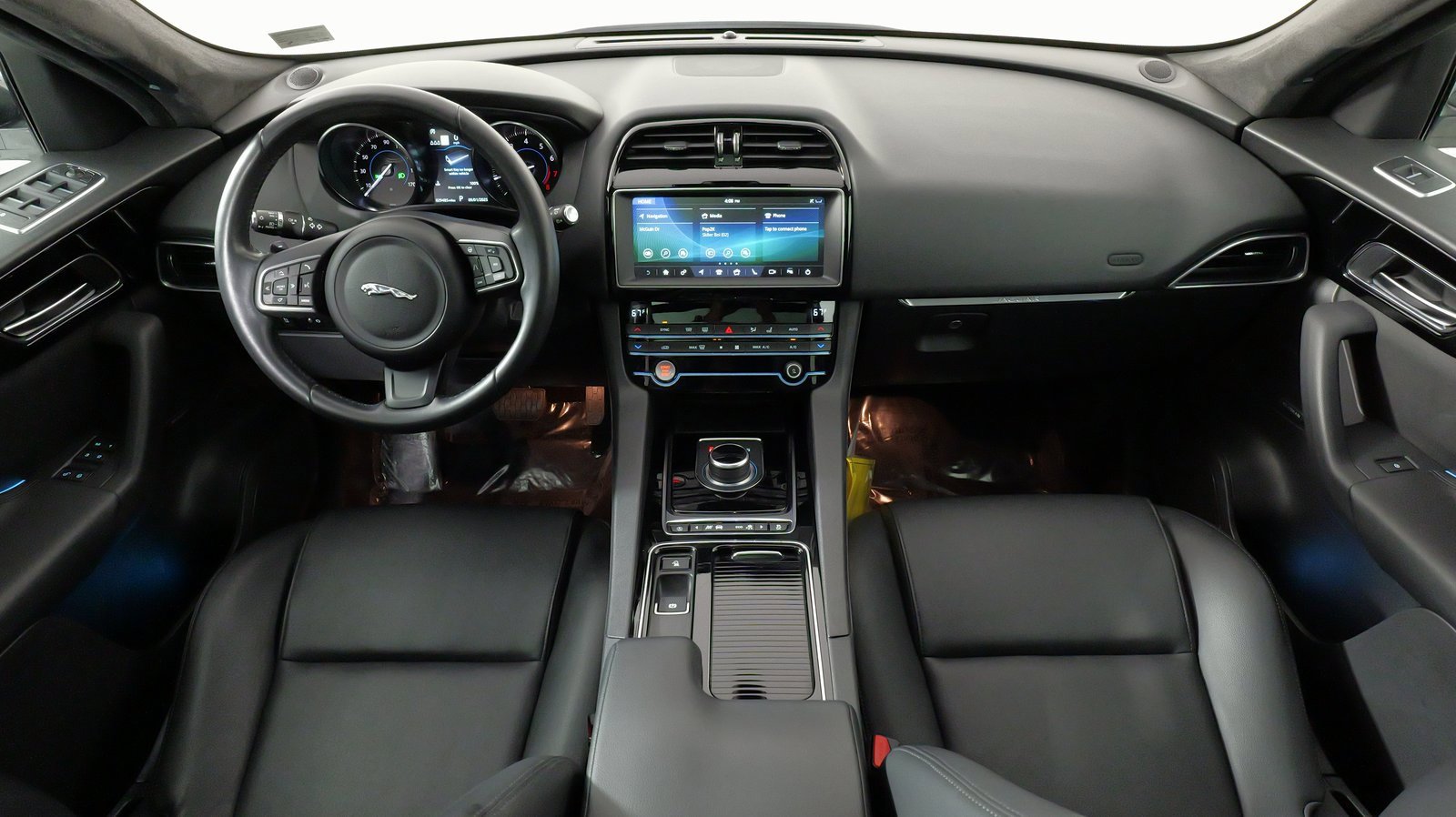 Used 2020 Jaguar F-PACE Premium image 43