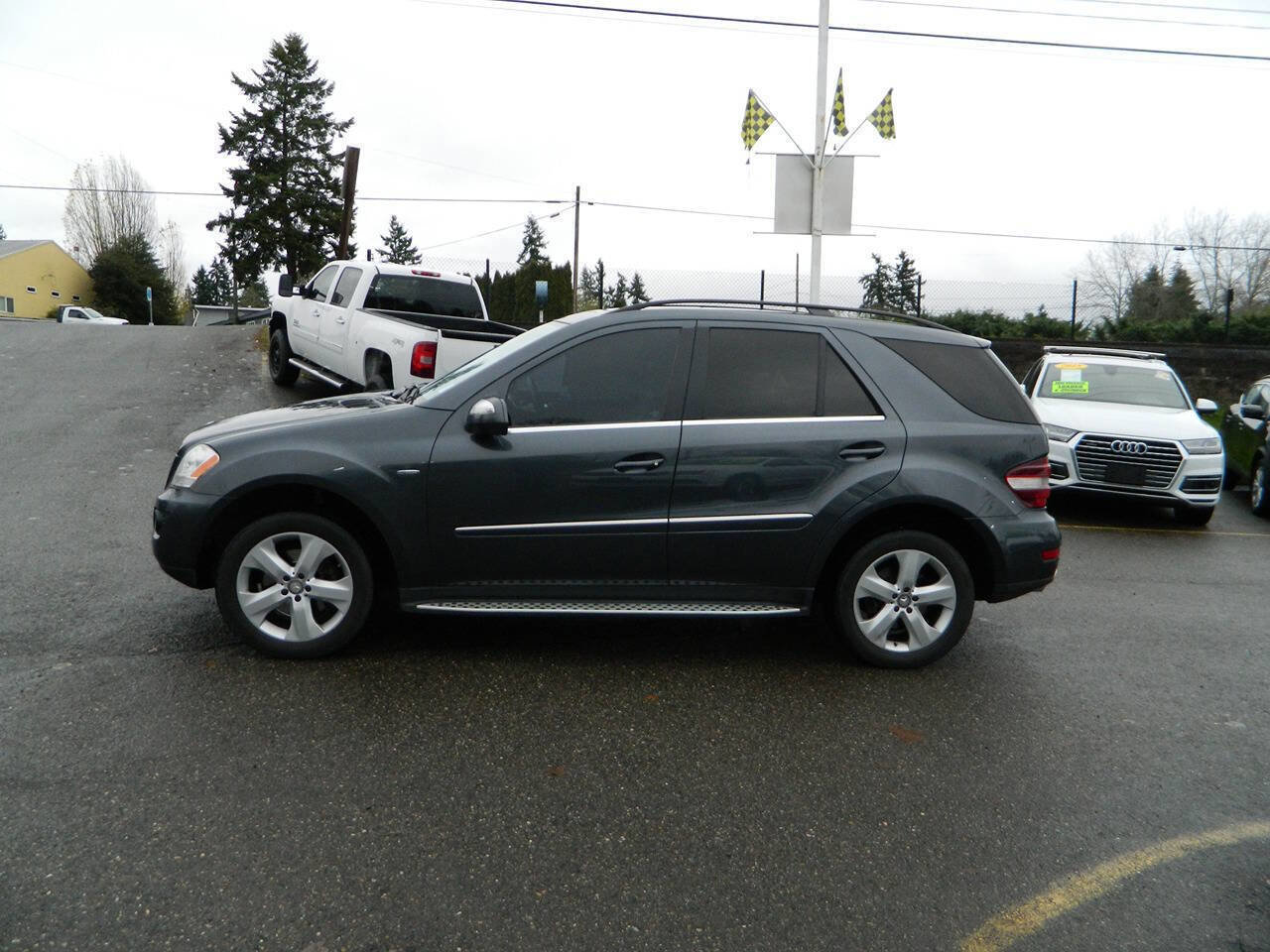 Used 2010 Mercedes-Benz ML 350 BlueTEC 4MATIC image 5