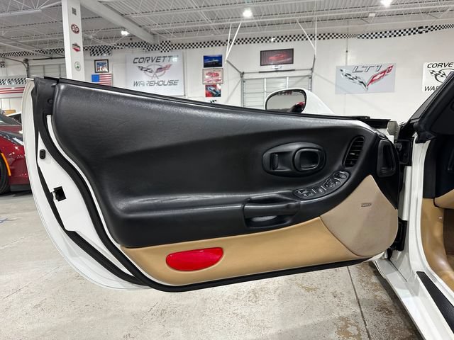 Used 2004 Chevrolet Corvette Convertible RWD image 13