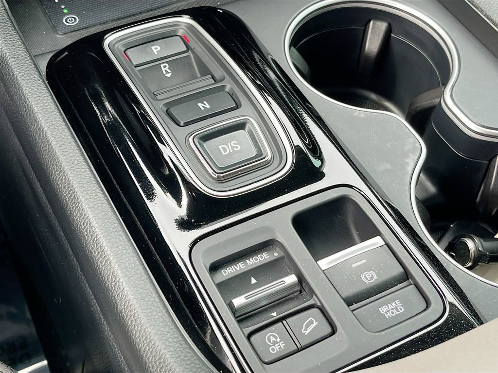 Used 2025 Honda Pilot Touring image 17