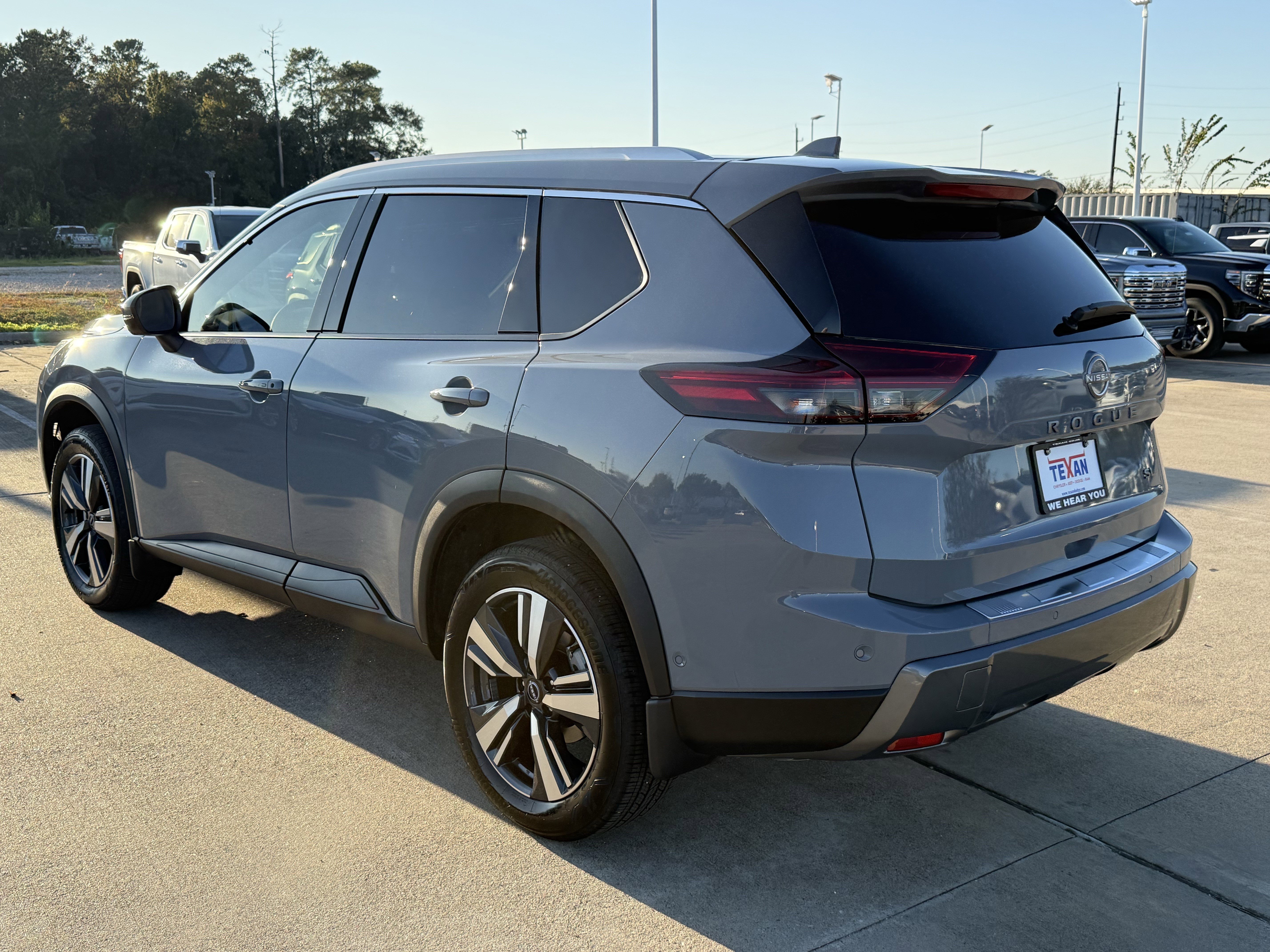 Used 2025 Nissan Rogue SL image 7