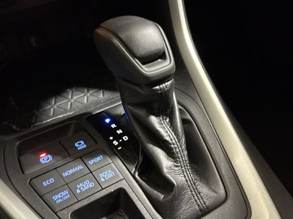 Used 2020 Toyota RAV4 XLE AWD/4WD image 17