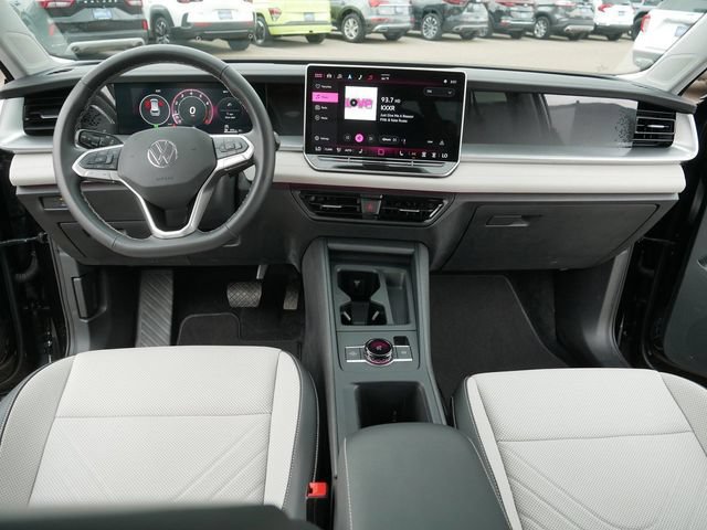 Certified 2025 Volkswagen Tiguan SE AWD/4WD image 22