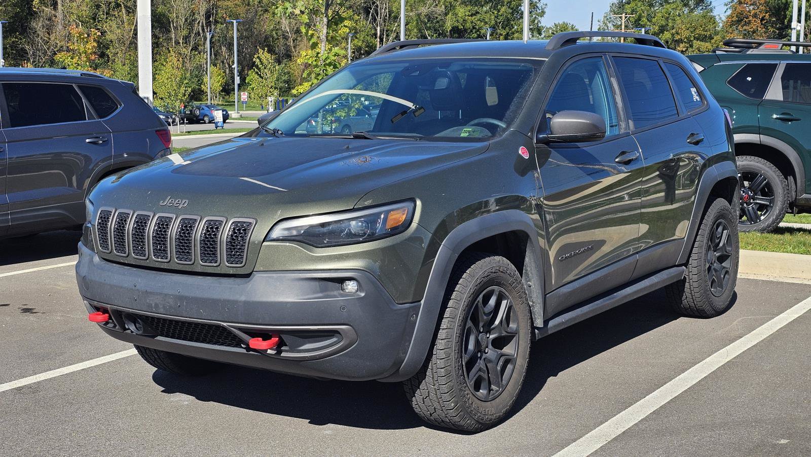 Used 2019 Jeep Cherokee Trailhawk AWD/4WD image 1