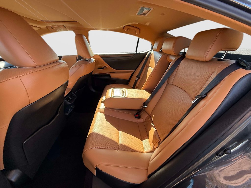 Used 2025 Lexus ES 350 w/ Premium Package FWD image 10