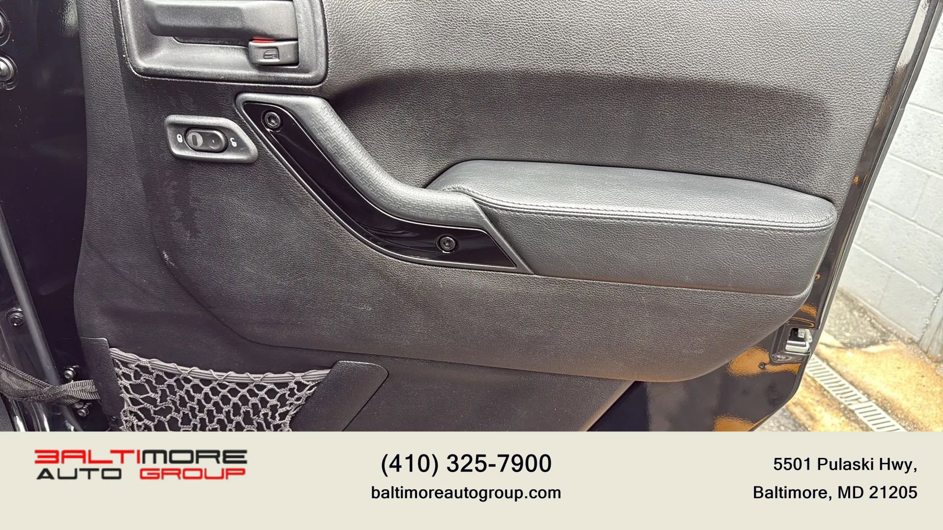 Used 2014 Jeep Wrangler Unlimited Sahara image 35