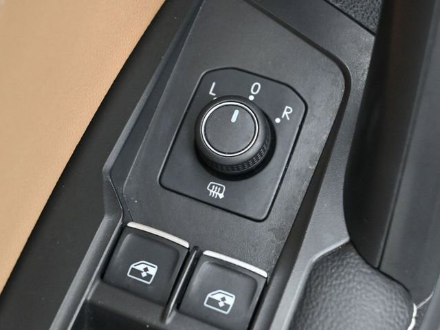 Used 2022 Volkswagen Tiguan SE image 12