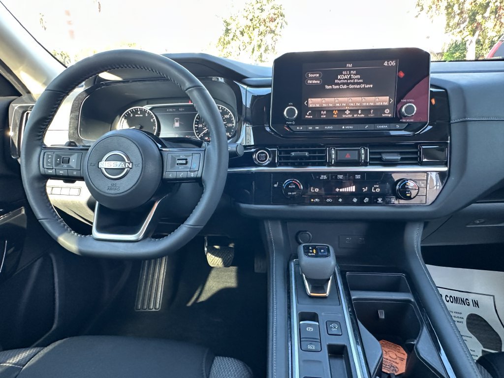 Used 2022 Nissan Pathfinder SV FWD image 21