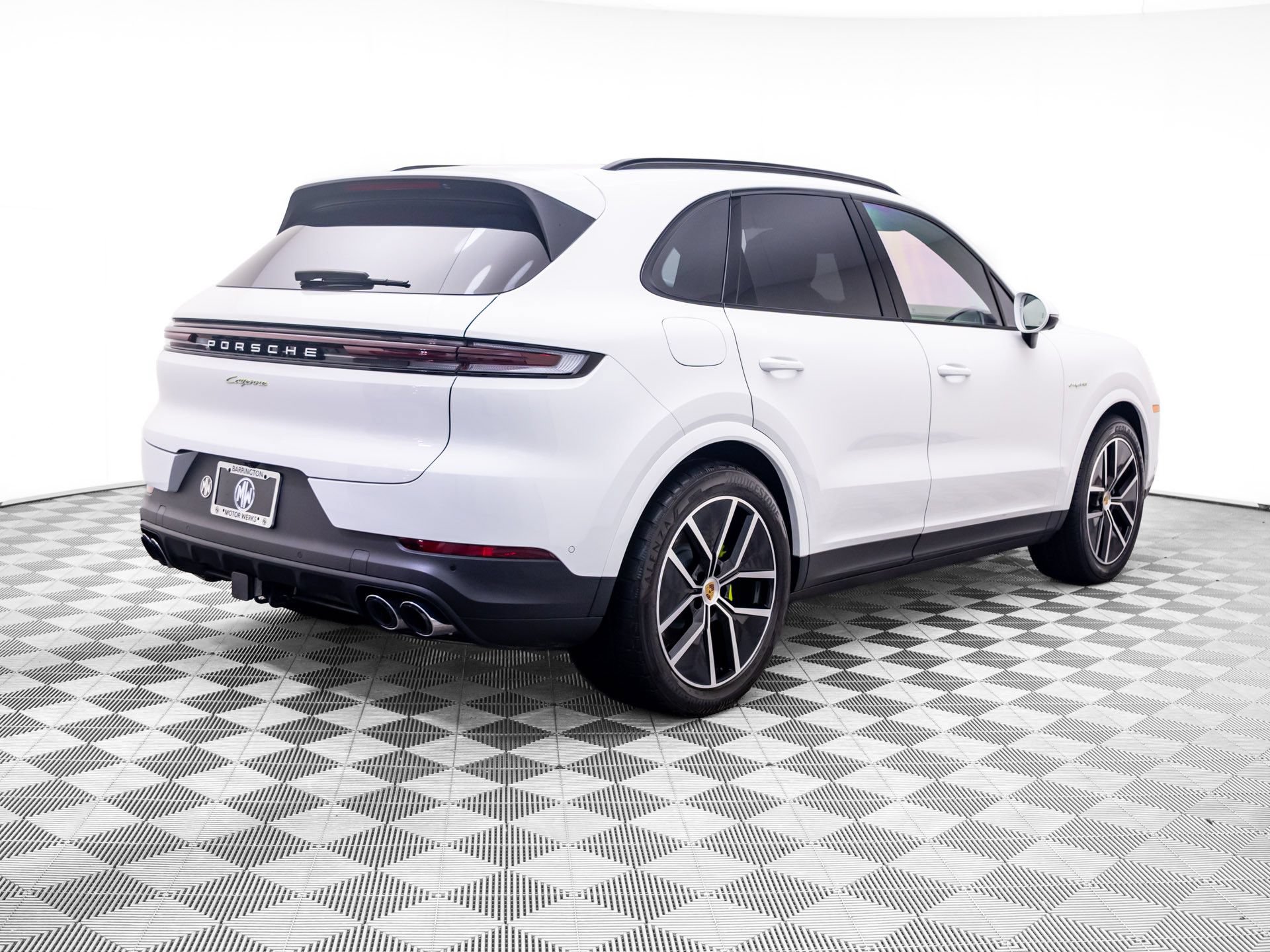 Certified 2024 Porsche Cayenne AWD/4WD image 8