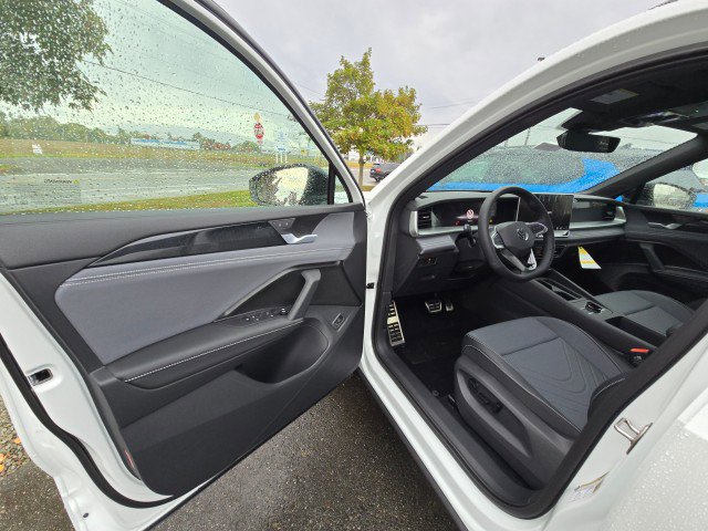 New 2025 Volkswagen Tiguan SE R-Line image 22