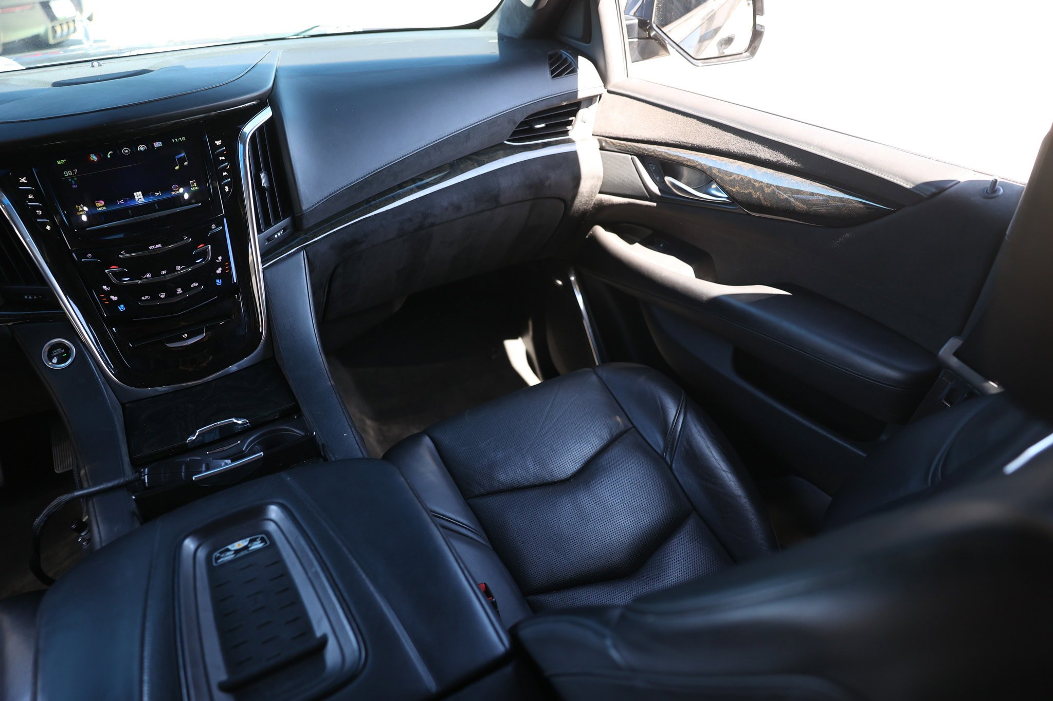Used 2016 Cadillac Escalade Platinum AWD/4WD image 25