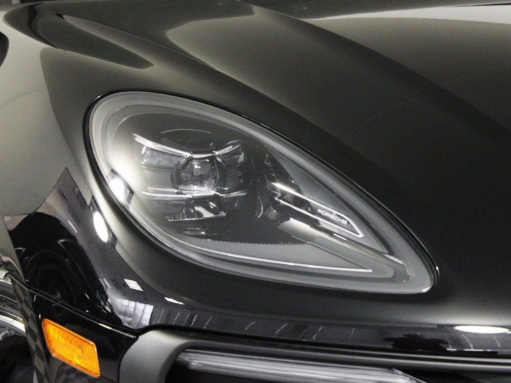Certified 2025 Porsche Macan image 11