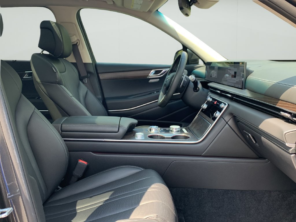 Certified 2025 Genesis GV80 2.5T Select AWD/4WD image 36
