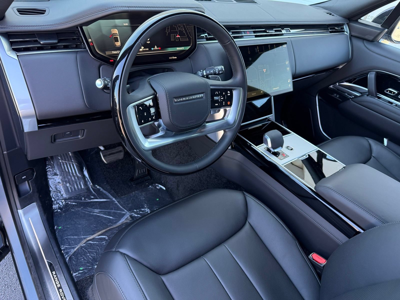 New 2026 Land Rover Range Rover Long Wheelbase SE AWD/4WD image 14