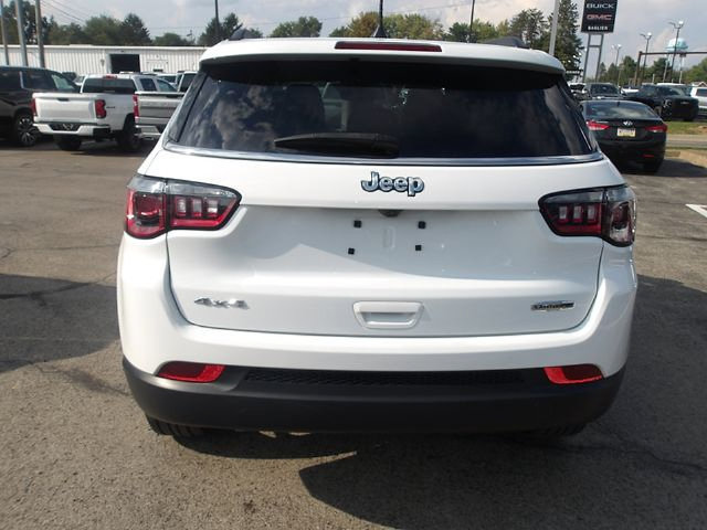 Used 2023 Jeep Compass Latitude w/ Sun and Sound Group AWD/4WD image 6