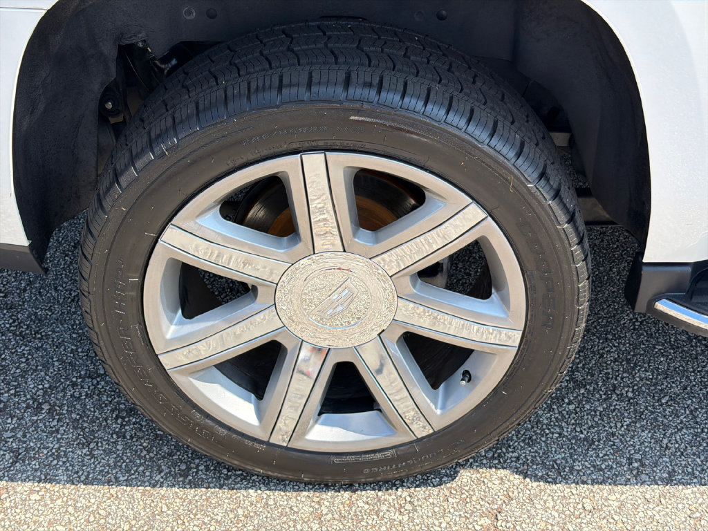 Used 2019 Cadillac Escalade Luxury RWD image 17
