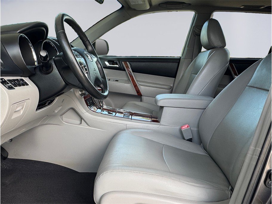 Used 2013 Toyota Highlander Limited FWD image 10