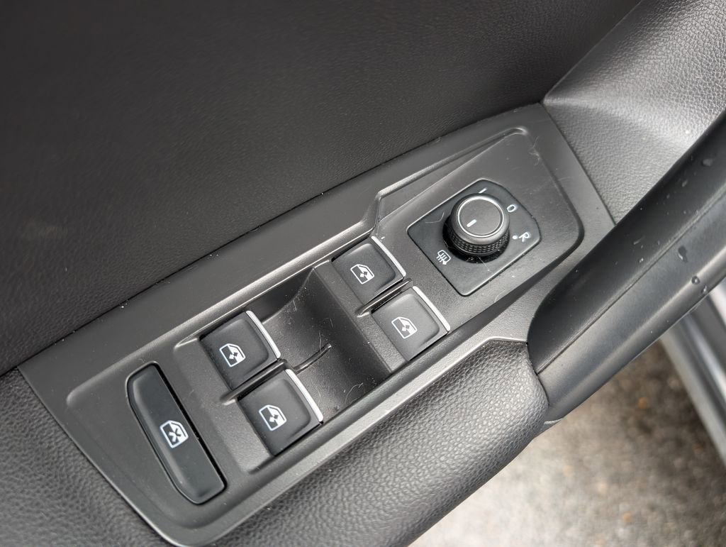 Used 2021 Volkswagen Tiguan SE R-Line image 16