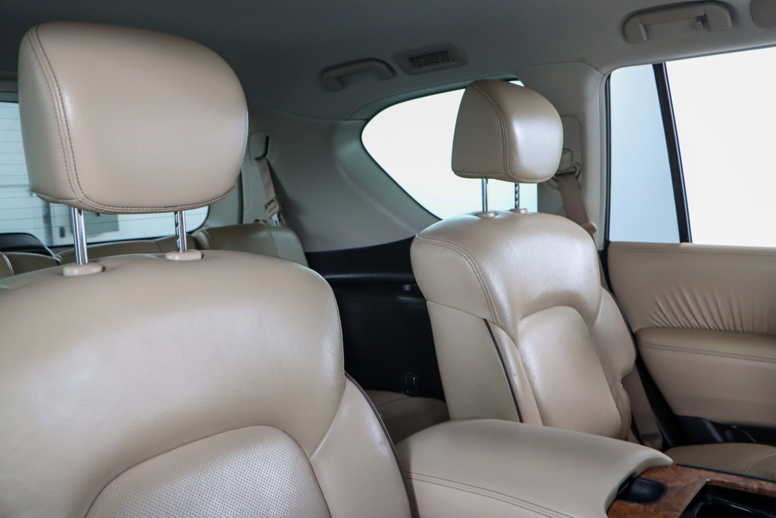 Used 2022 Nissan Armada SL w/ Captain's Chairs Package image 30