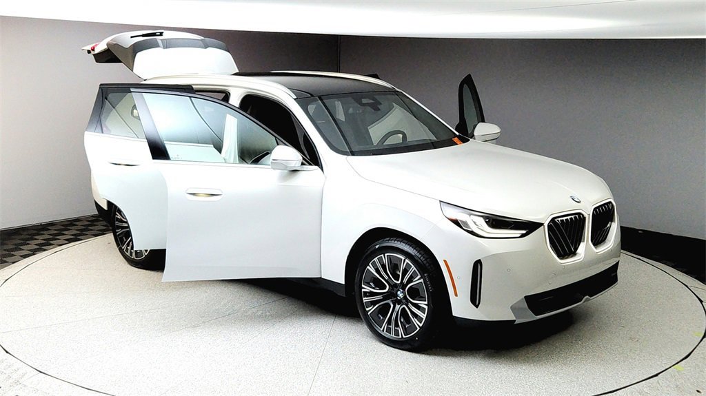 Used 2025 BMW X3 xDrive30i w/ Convenience Package image 17