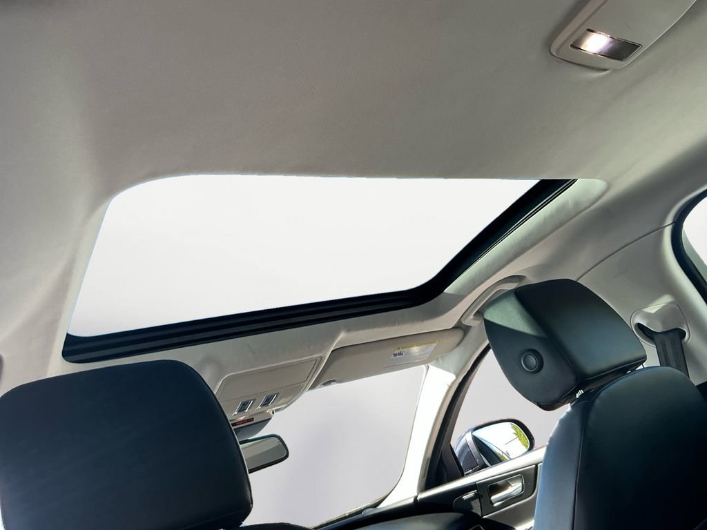 Used 2017 Jaguar XE Premium image 19