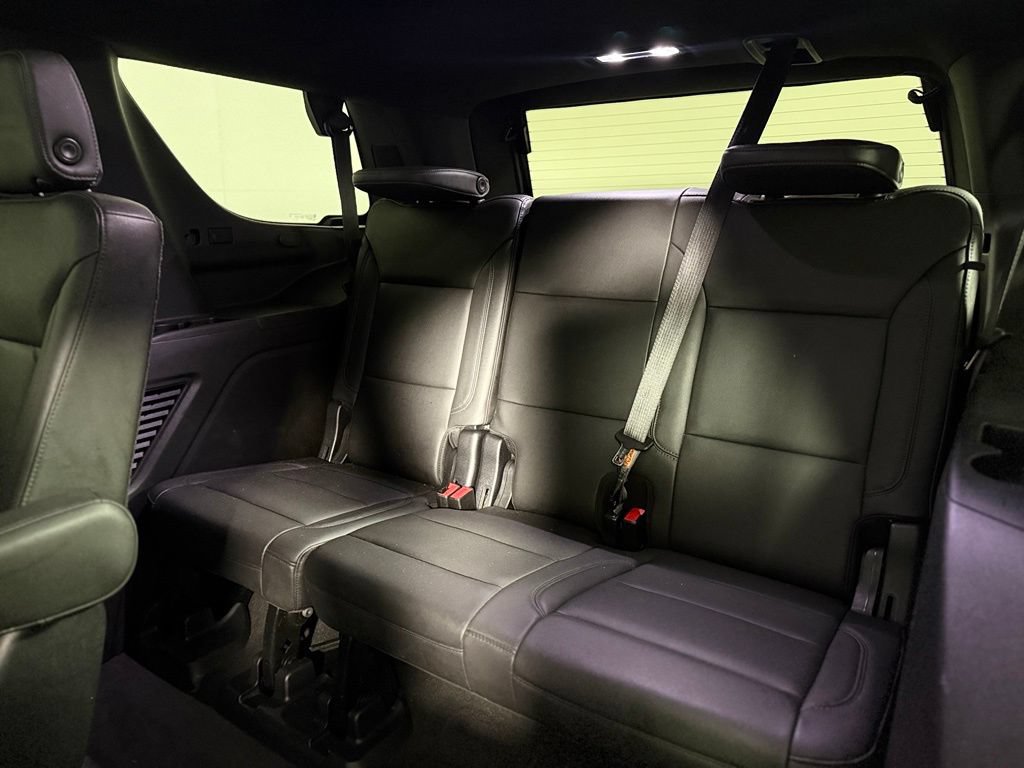 Used 2021 Chevrolet Tahoe Z71 w/ Luxury Package AWD/4WD image 27