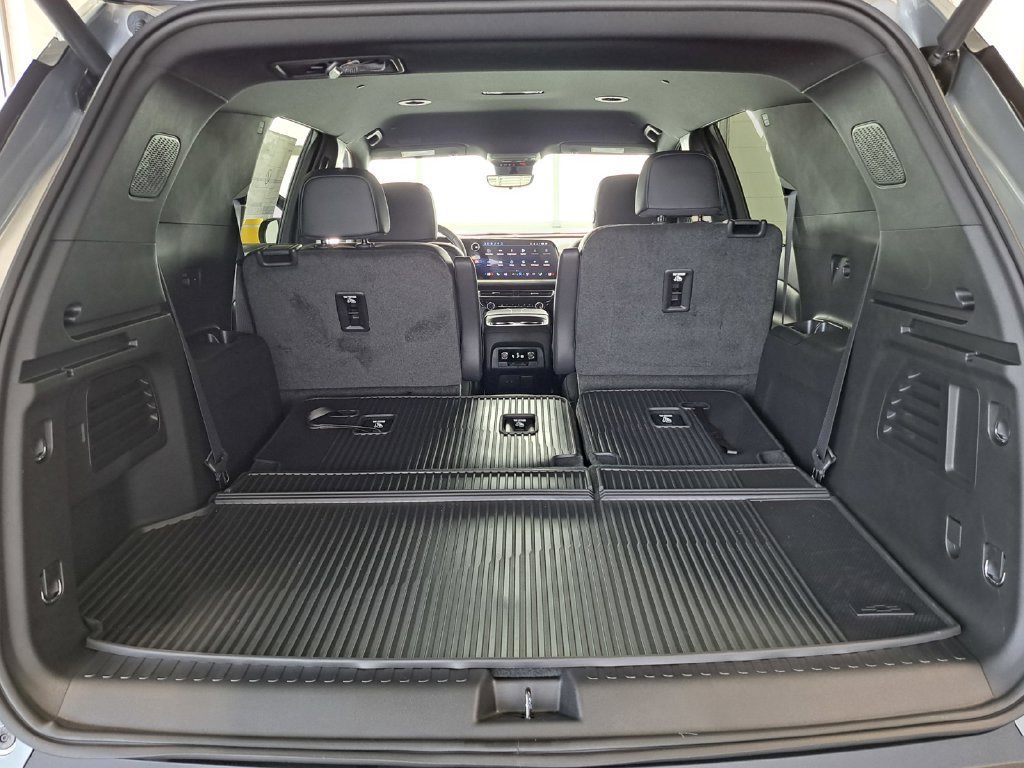 New 2027 Chevrolet Traverse LT w/ Driver Confidence Package FWD image 14