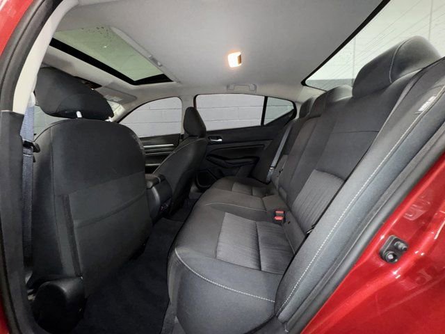 Used 2022 Nissan Altima 2.5 SV w/ SV Premium Package image 12