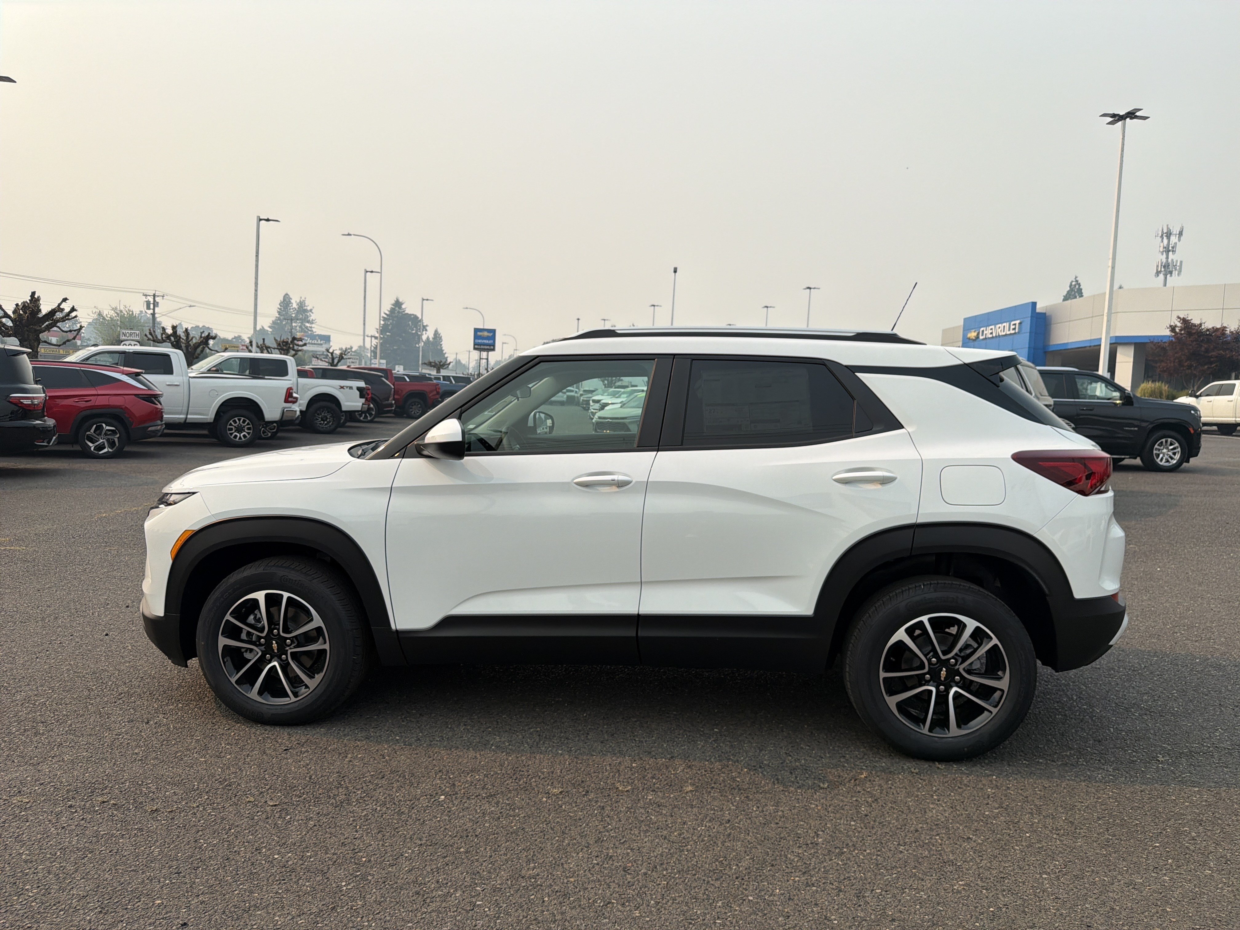 New 2026 Chevrolet TrailBlazer LT w/ LT Cold Weather Package AWD/4WD image 2