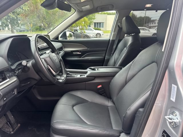 Used 2025 Toyota Grand Highlander AWD image 14