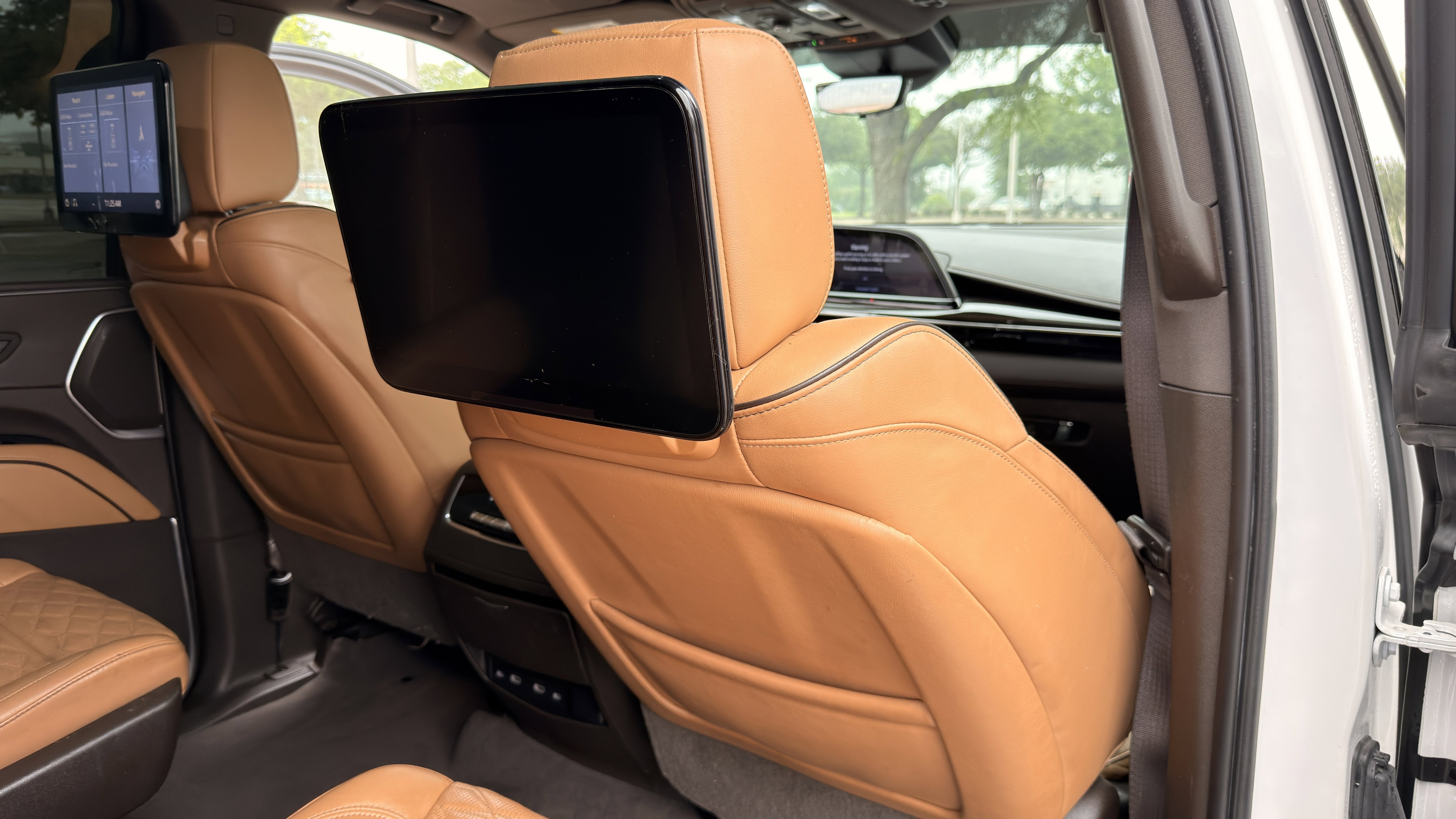 Used 2021 Cadillac Escalade ESV Premium Luxury image 46