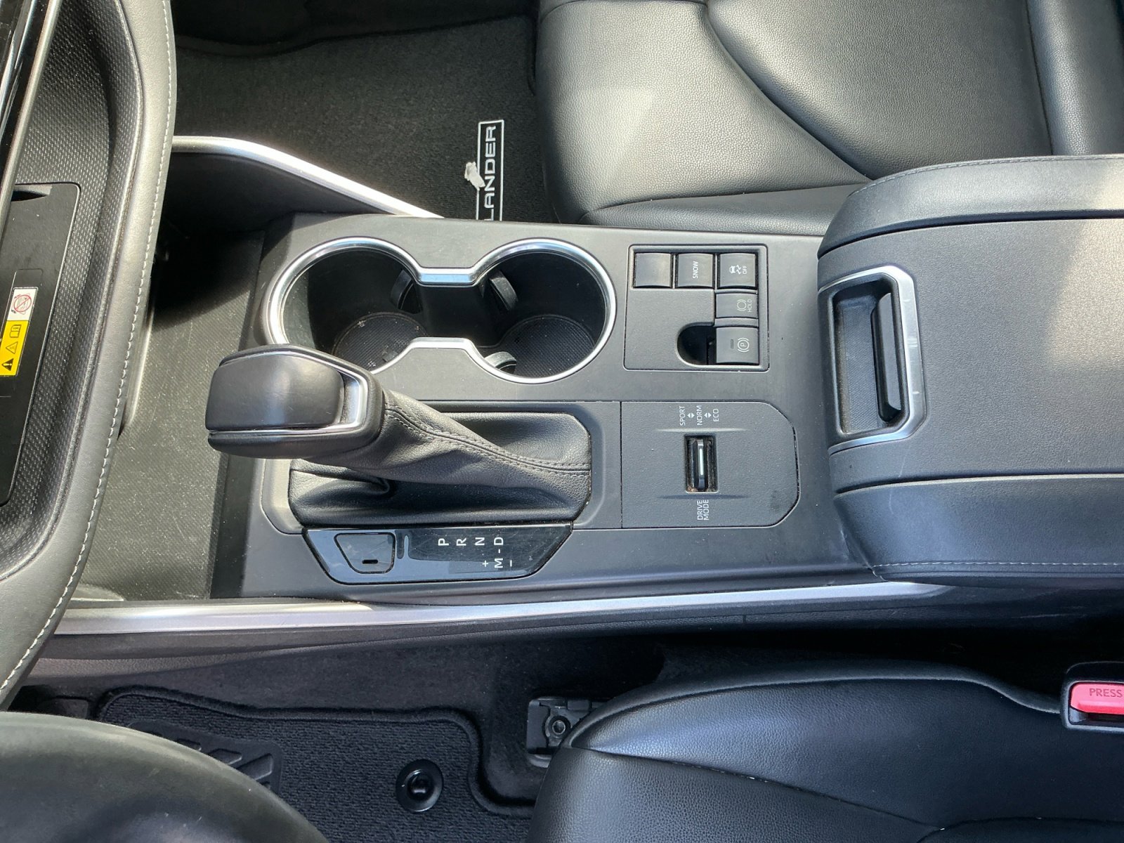 Used 2023 Toyota Highlander XLE image 11