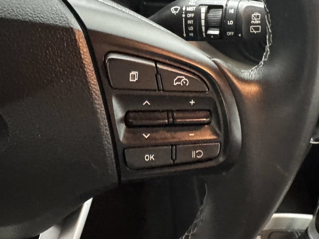 Used 2025 Hyundai Venue SEL FWD image 6