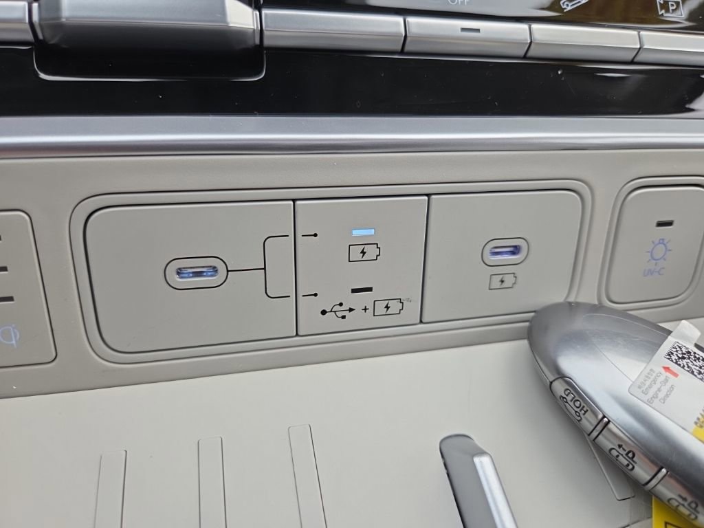 Used 2024 Hyundai Santa Fe Calligraphy image 36