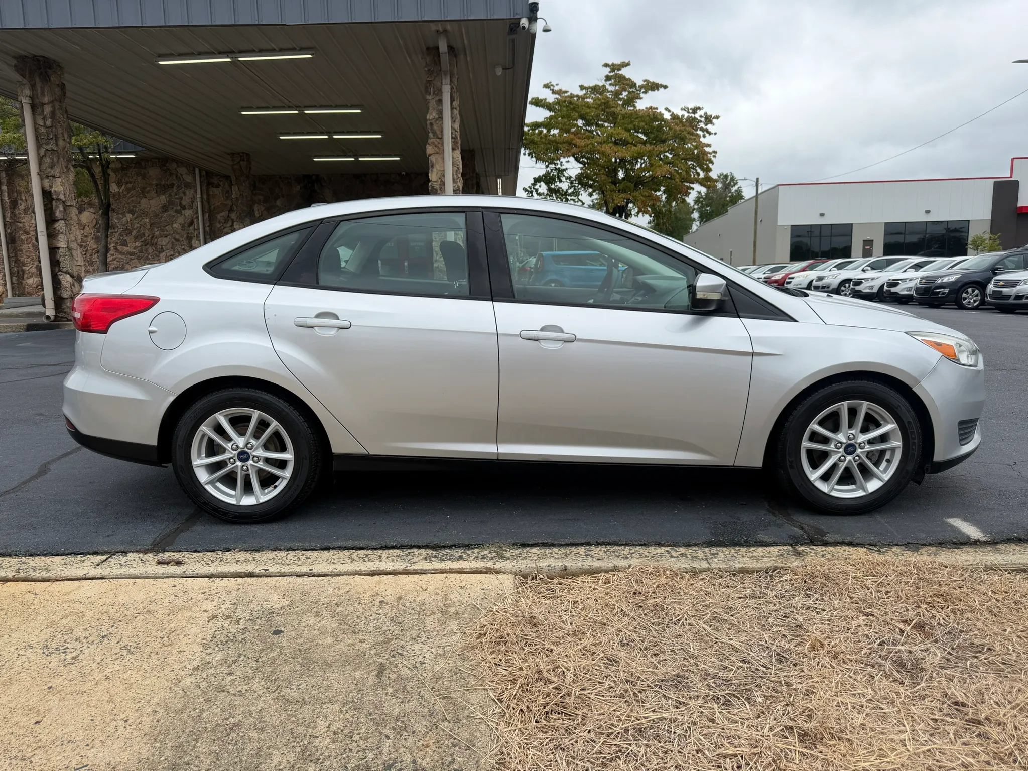 Used 2017 Ford Focus SE FWD image 8